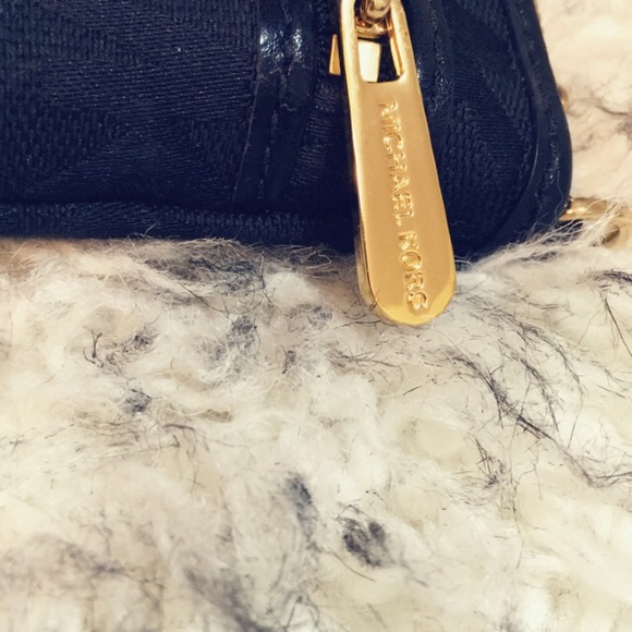 MICHAEL KORS 
Signature Jet Set Large Wristlet - Picture 2 of 7